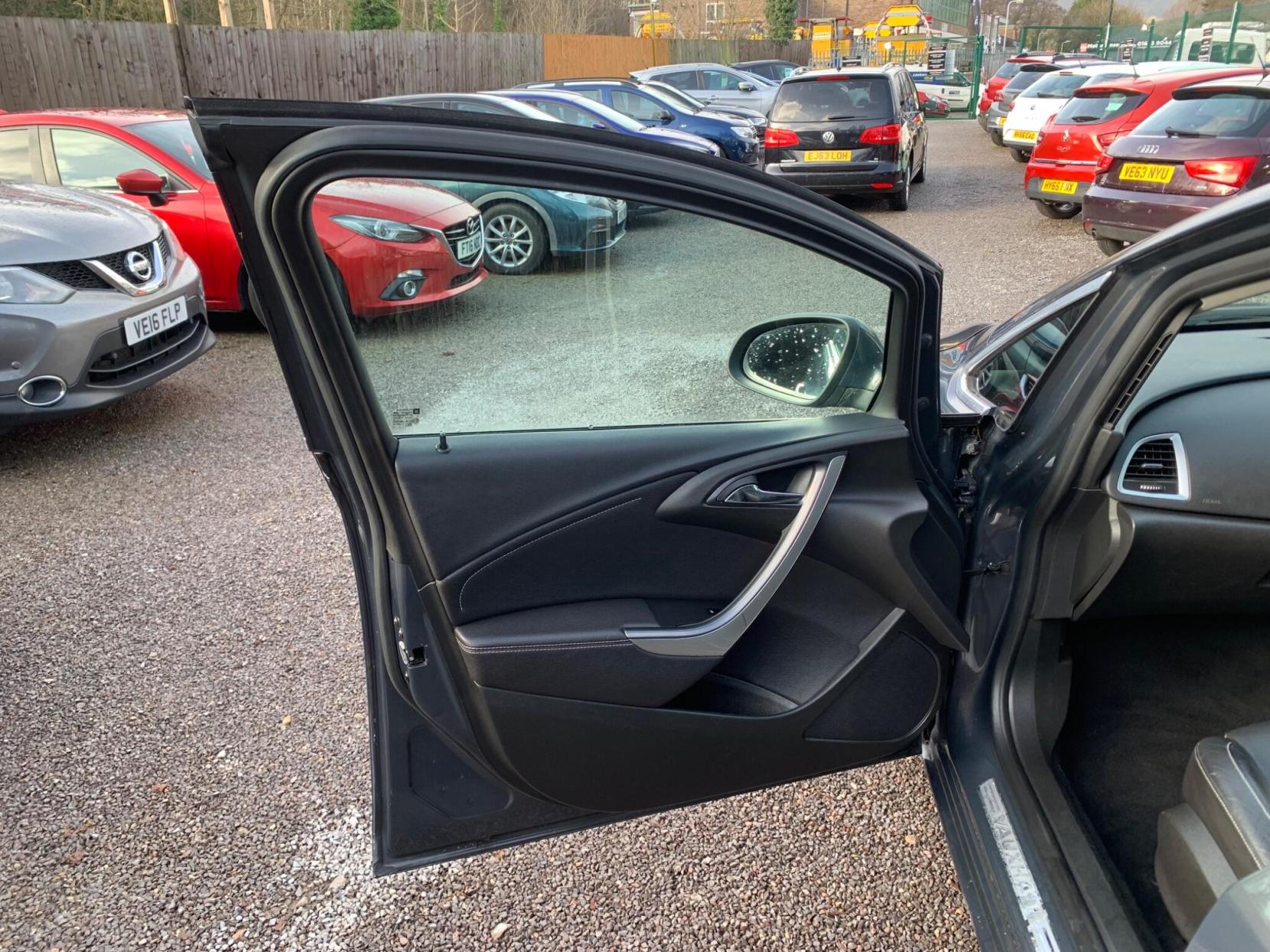 Vauxhall Astra 2.0 CDTi ecoFLEX Elite Euro 5 (s/s) 5dr