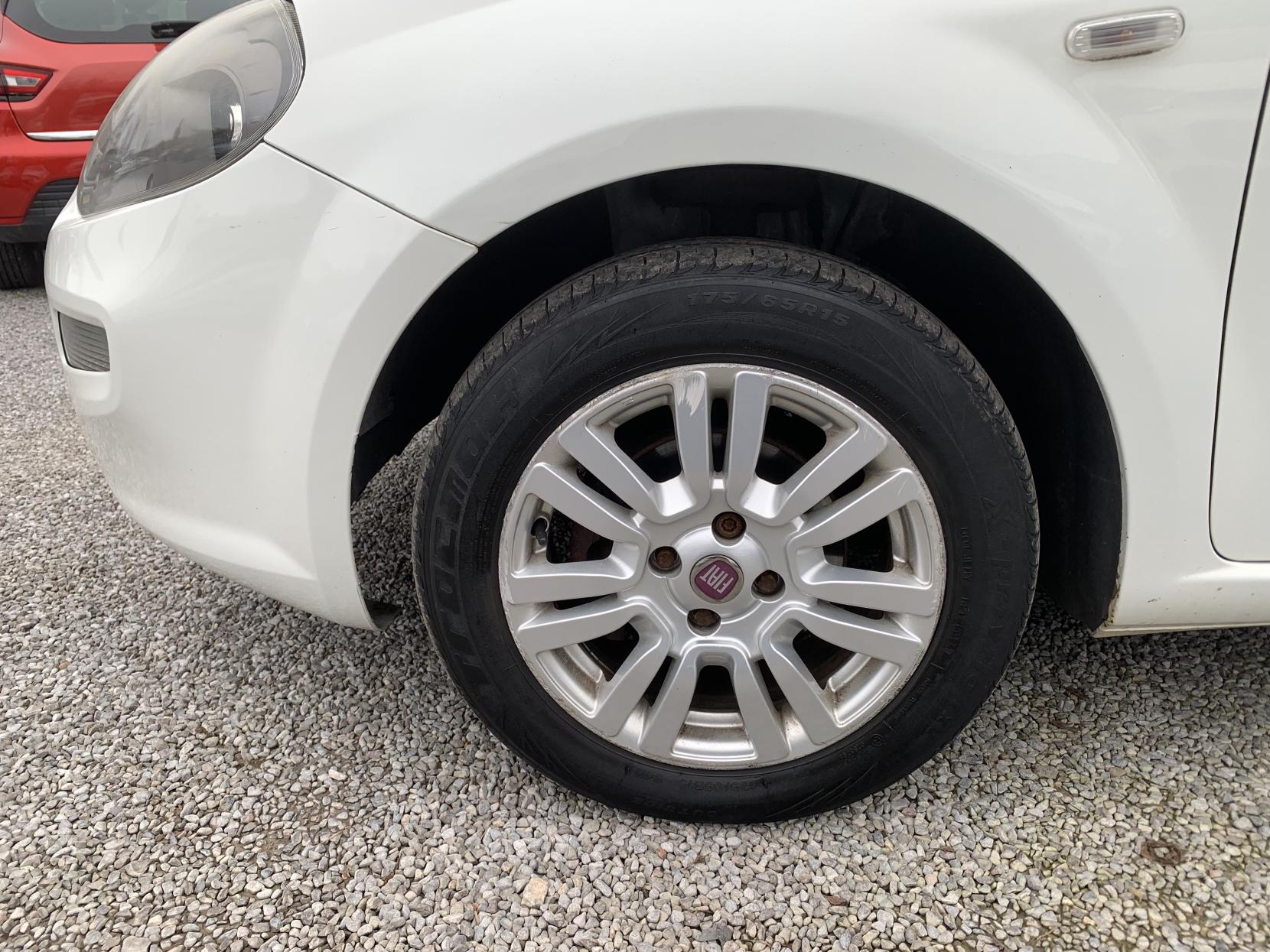 Fiat Punto 1.2 Easy Hatchback 3dr Petrol Manual Euro 5 (69 bhp)