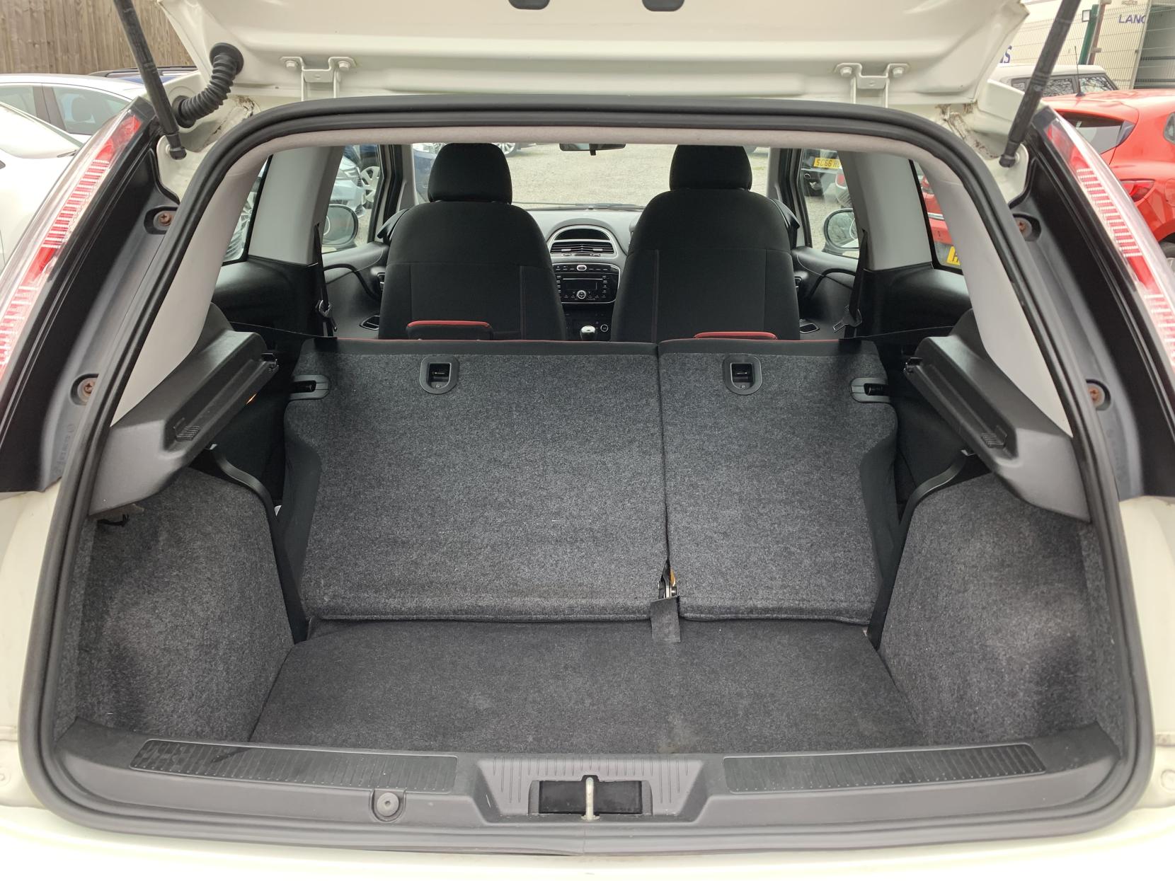 Fiat Punto 1.2 Easy Hatchback 3dr Petrol Manual Euro 5 (69 bhp)