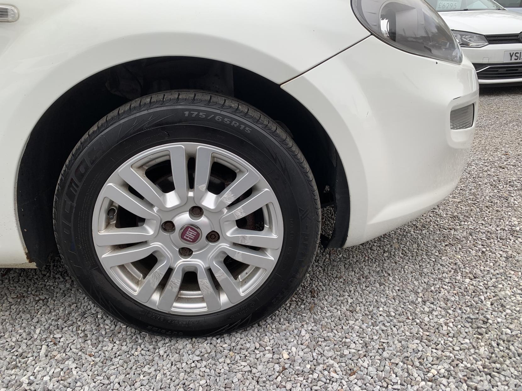 Fiat Punto 1.2 Easy Hatchback 3dr Petrol Manual Euro 5 (69 bhp)