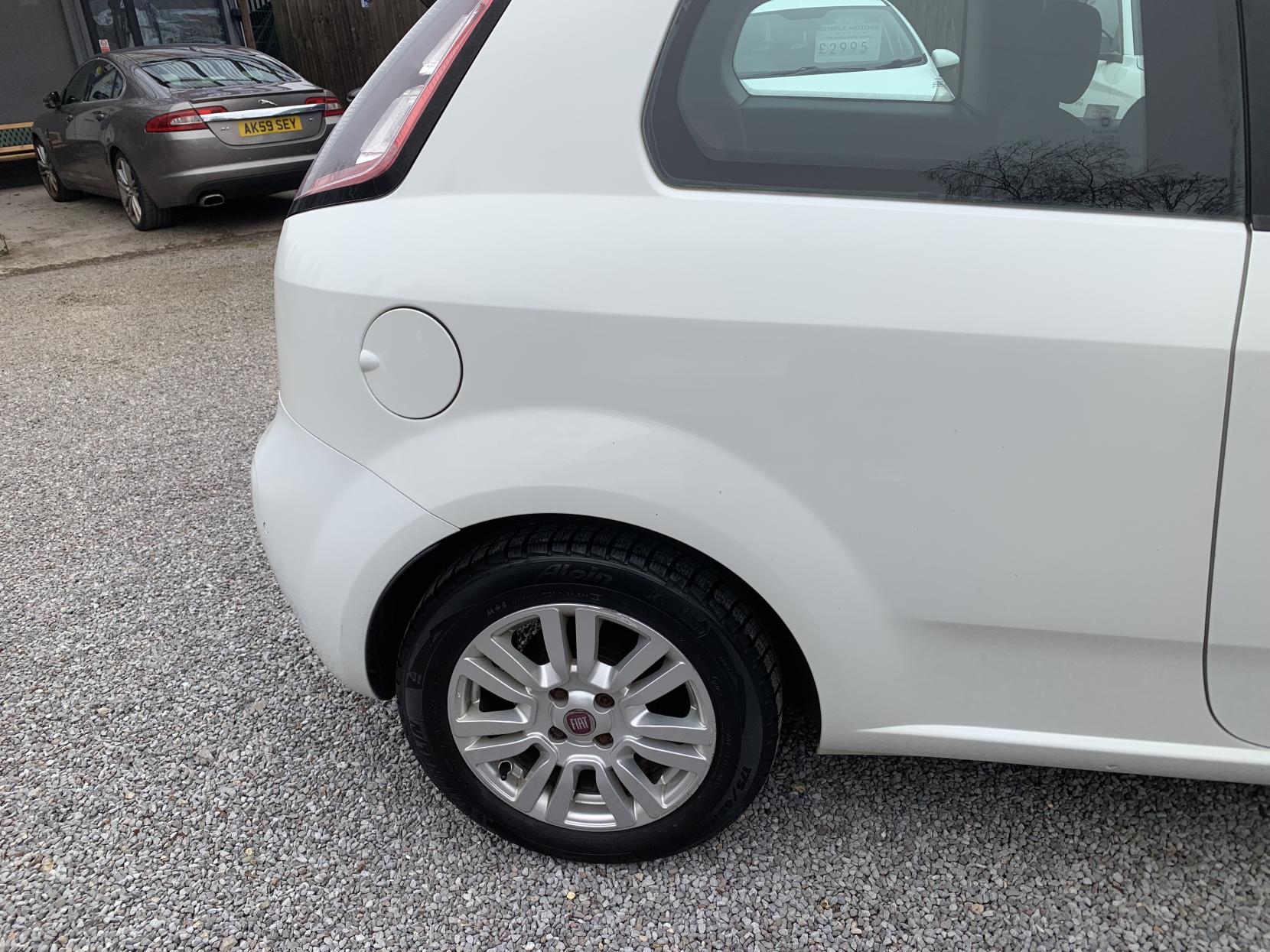 Fiat Punto 1.2 Easy Hatchback 3dr Petrol Manual Euro 5 (69 bhp)