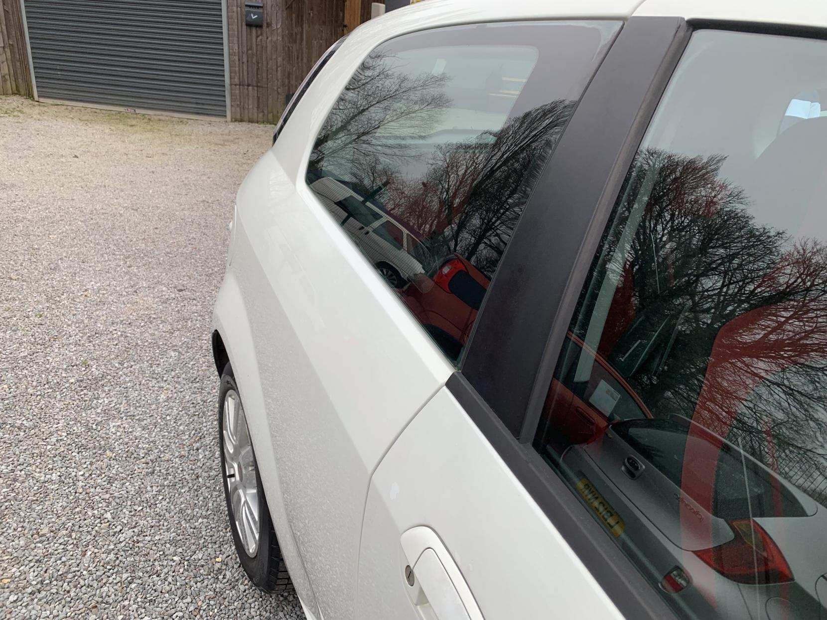 Fiat Punto 1.2 Easy Hatchback 3dr Petrol Manual Euro 5 (69 bhp)