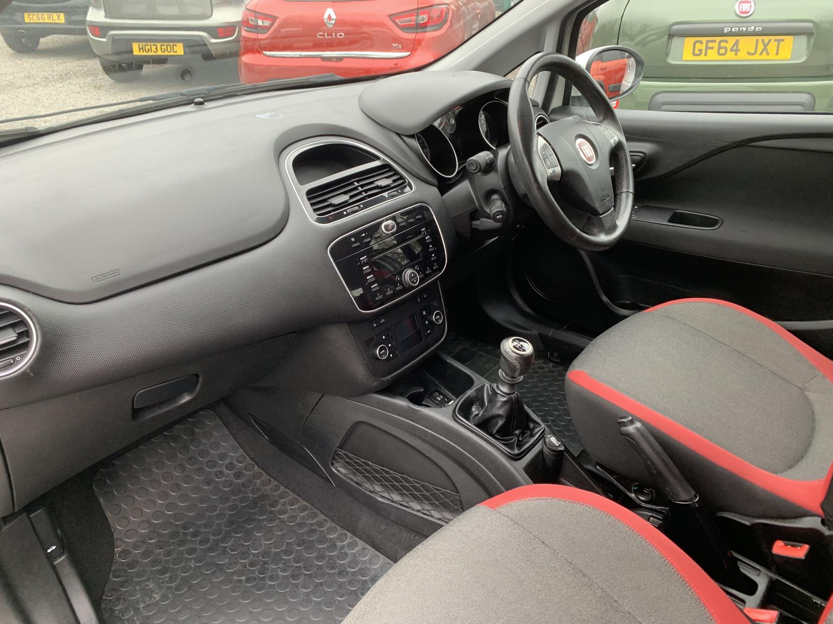 Fiat Punto 1.2 Easy Hatchback 3dr Petrol Manual Euro 5 (69 bhp)