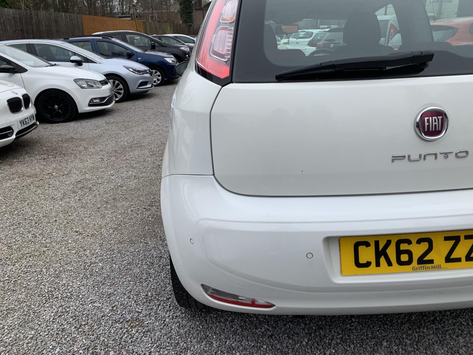 Fiat Punto 1.2 Easy Hatchback 3dr Petrol Manual Euro 5 (69 bhp)