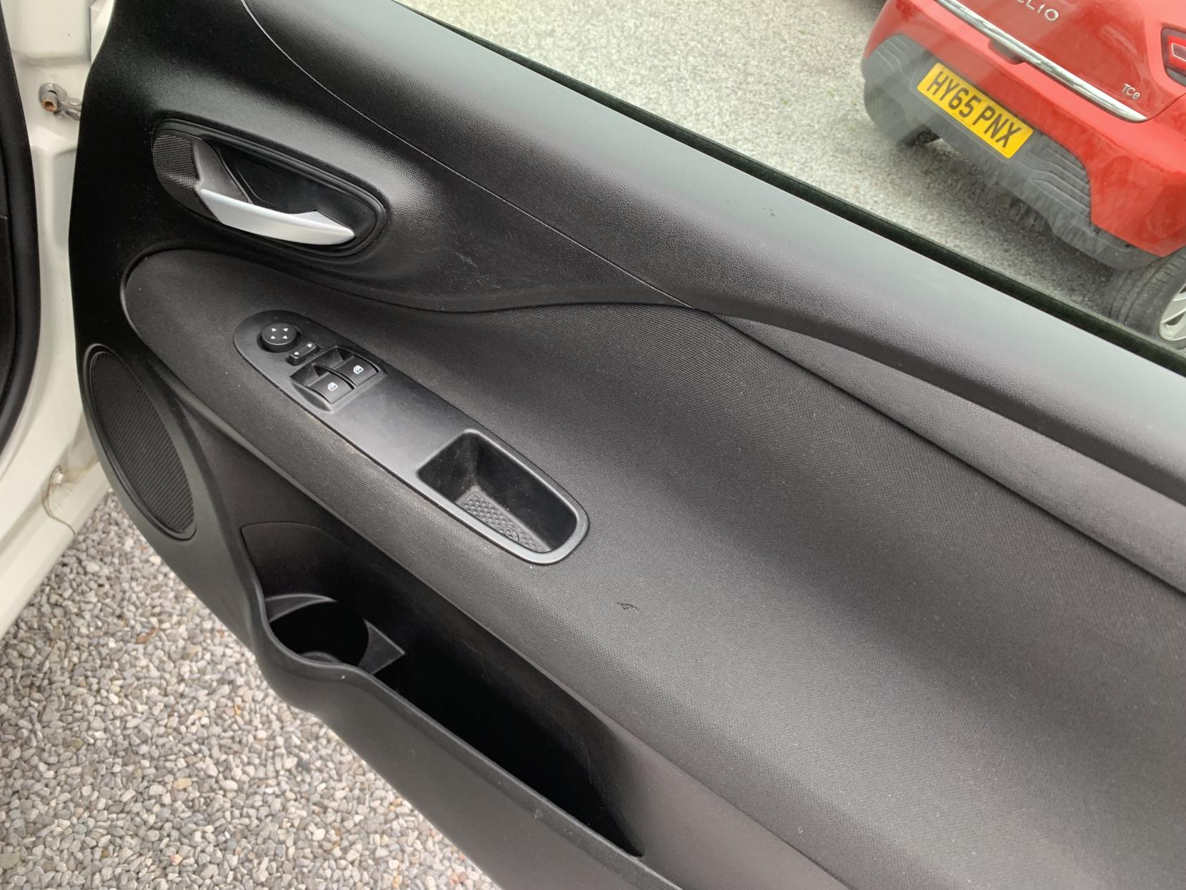 Fiat Punto 1.2 Easy Hatchback 3dr Petrol Manual Euro 5 (69 bhp)