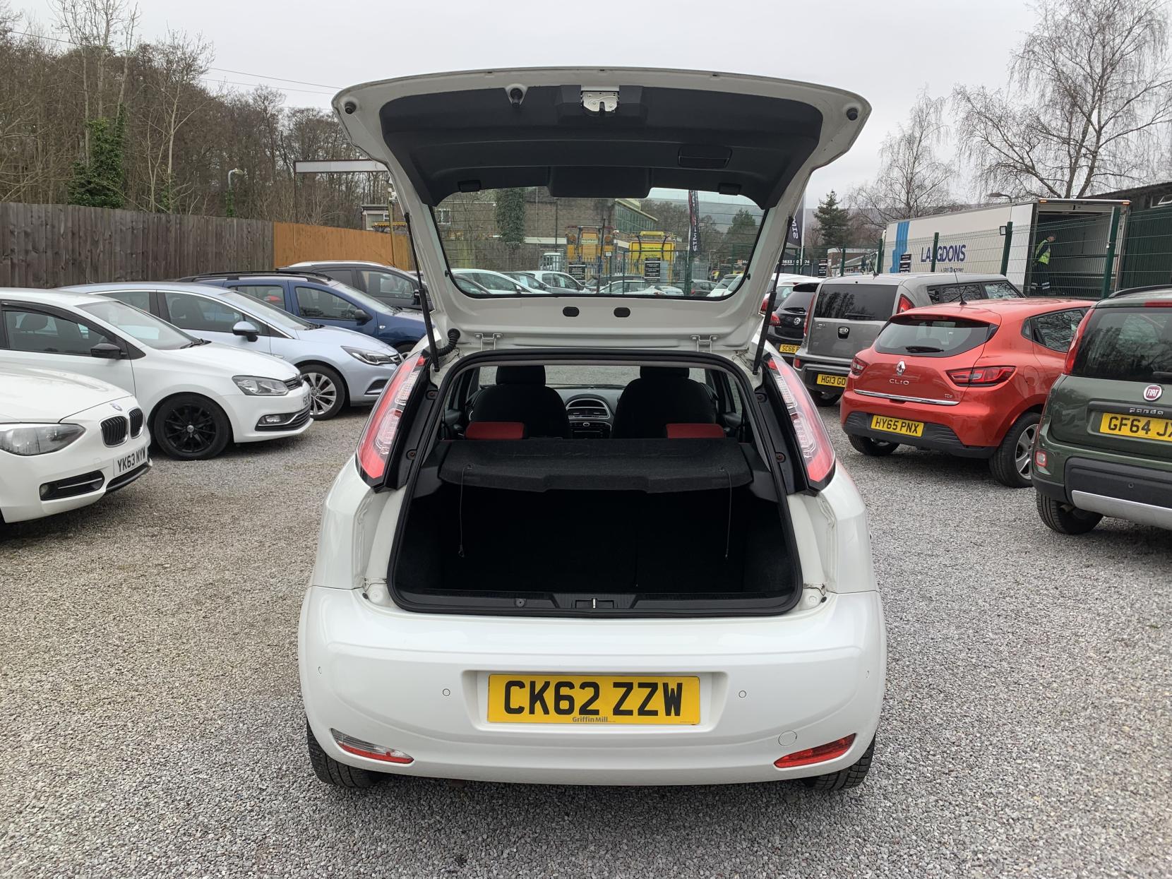 Fiat Punto 1.2 Easy Hatchback 3dr Petrol Manual Euro 5 (69 bhp)