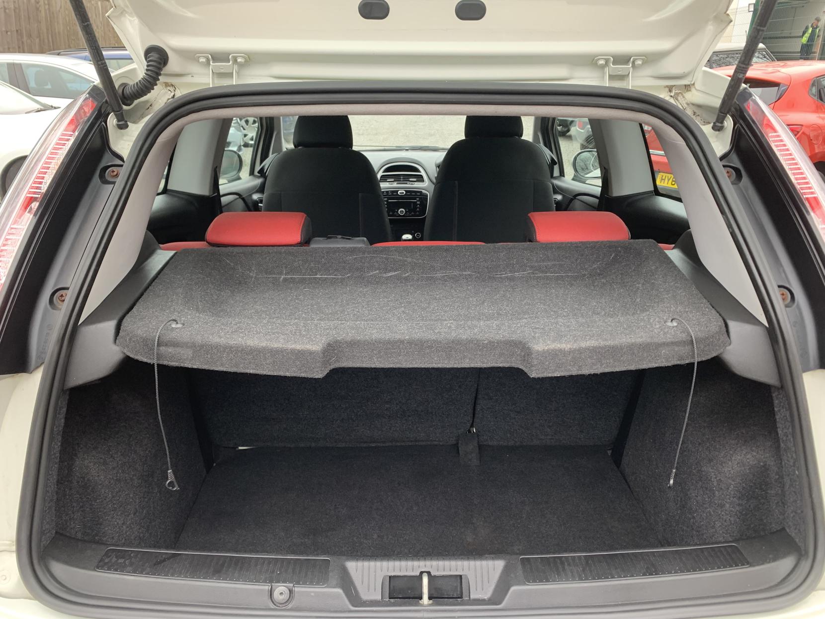 Fiat Punto 1.2 Easy Hatchback 3dr Petrol Manual Euro 5 (69 bhp)