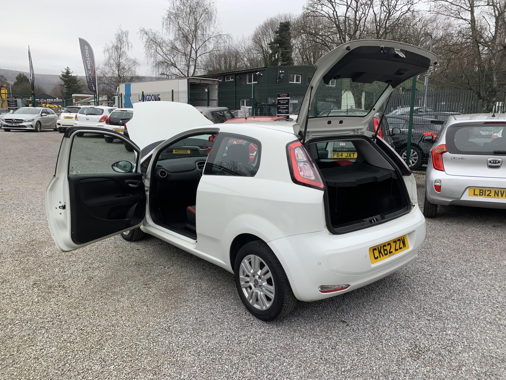 Fiat Punto 1.2 Easy Hatchback 3dr Petrol Manual Euro 5 (69 bhp)