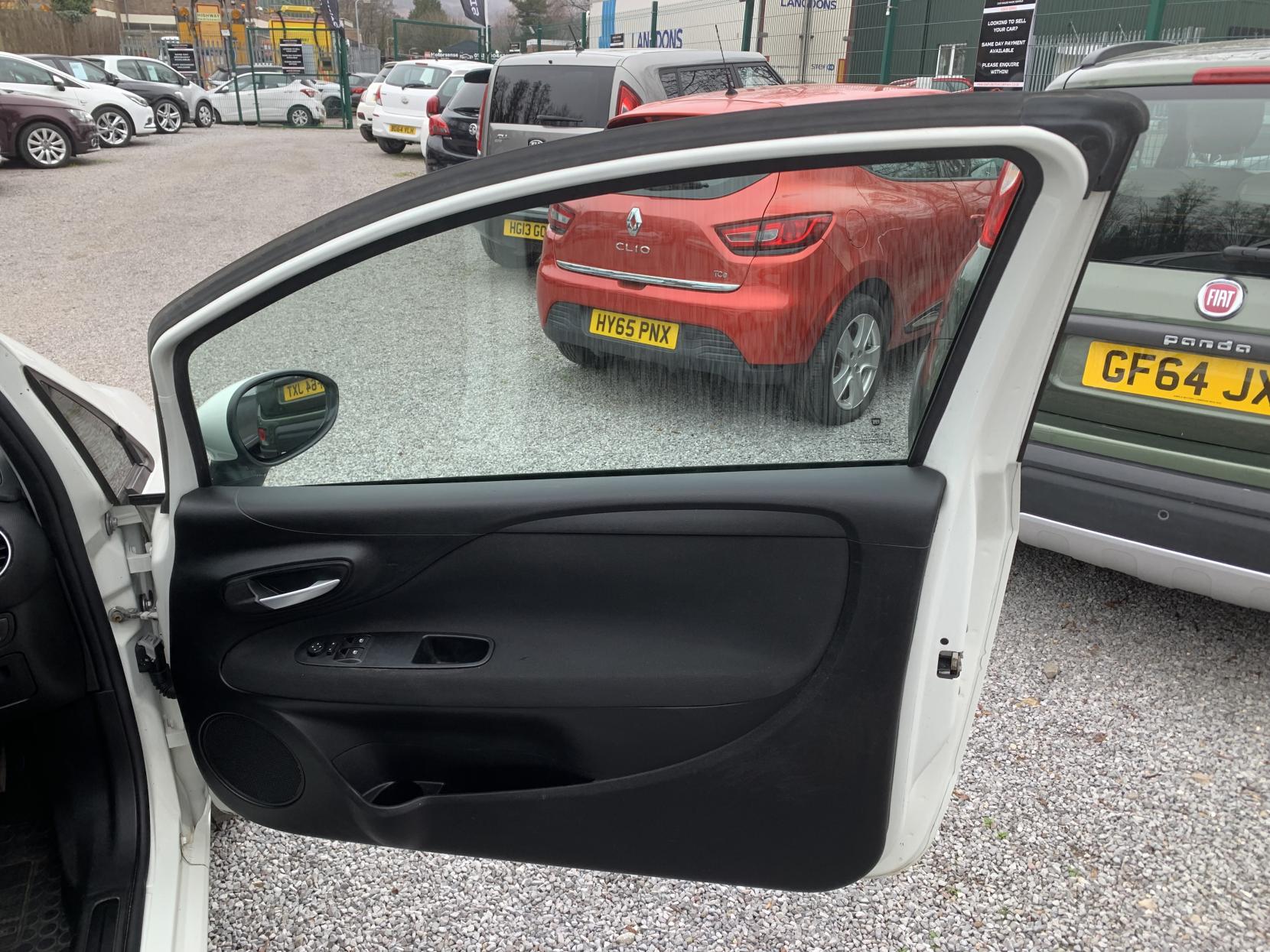 Fiat Punto 1.2 Easy Hatchback 3dr Petrol Manual Euro 5 (69 bhp)