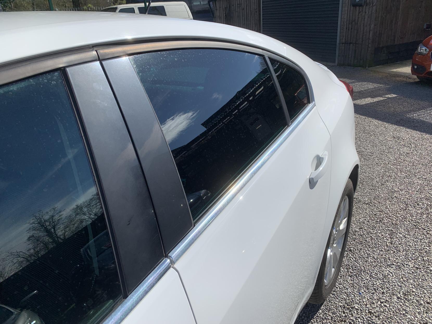 Vauxhall Insignia 2.0 CDTi ecoFLEX SRi Hatchback 5dr Diesel Manual Euro 5 (s/s) (140 ps)