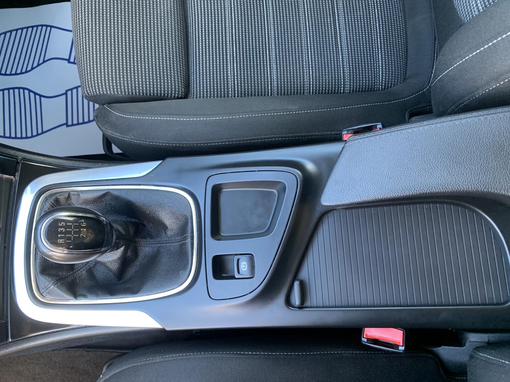 Vauxhall Insignia 2.0 CDTi ecoFLEX SRi Hatchback 5dr Diesel Manual Euro 5 (s/s) (140 ps)