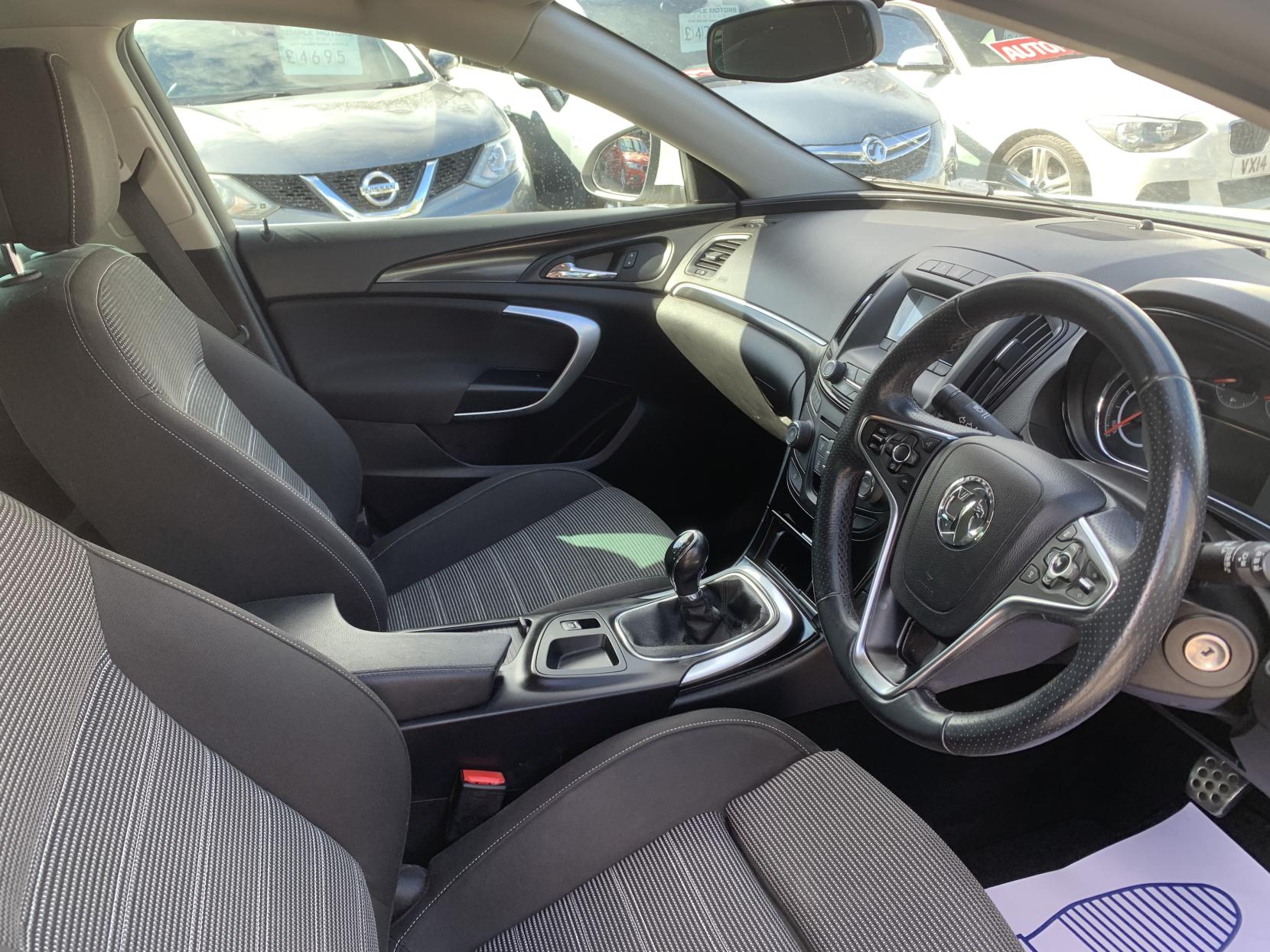 Vauxhall Insignia 2.0 CDTi ecoFLEX SRi Hatchback 5dr Diesel Manual Euro 5 (s/s) (140 ps)