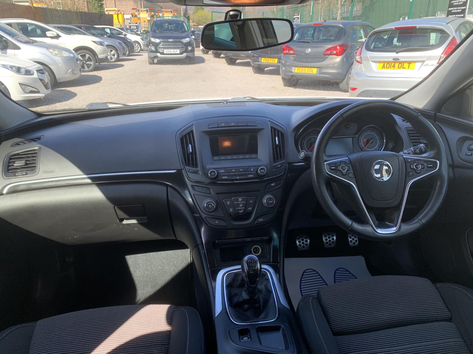 Vauxhall Insignia 2.0 CDTi ecoFLEX SRi Hatchback 5dr Diesel Manual Euro 5 (s/s) (140 ps)