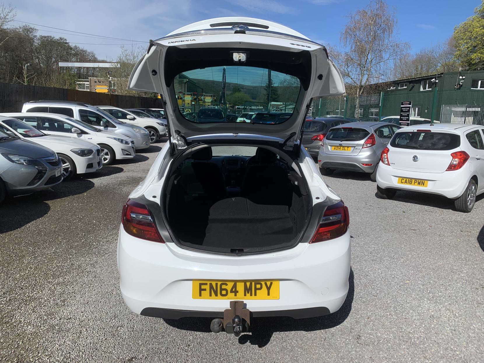 Vauxhall Insignia 2.0 CDTi ecoFLEX SRi Hatchback 5dr Diesel Manual Euro 5 (s/s) (140 ps)