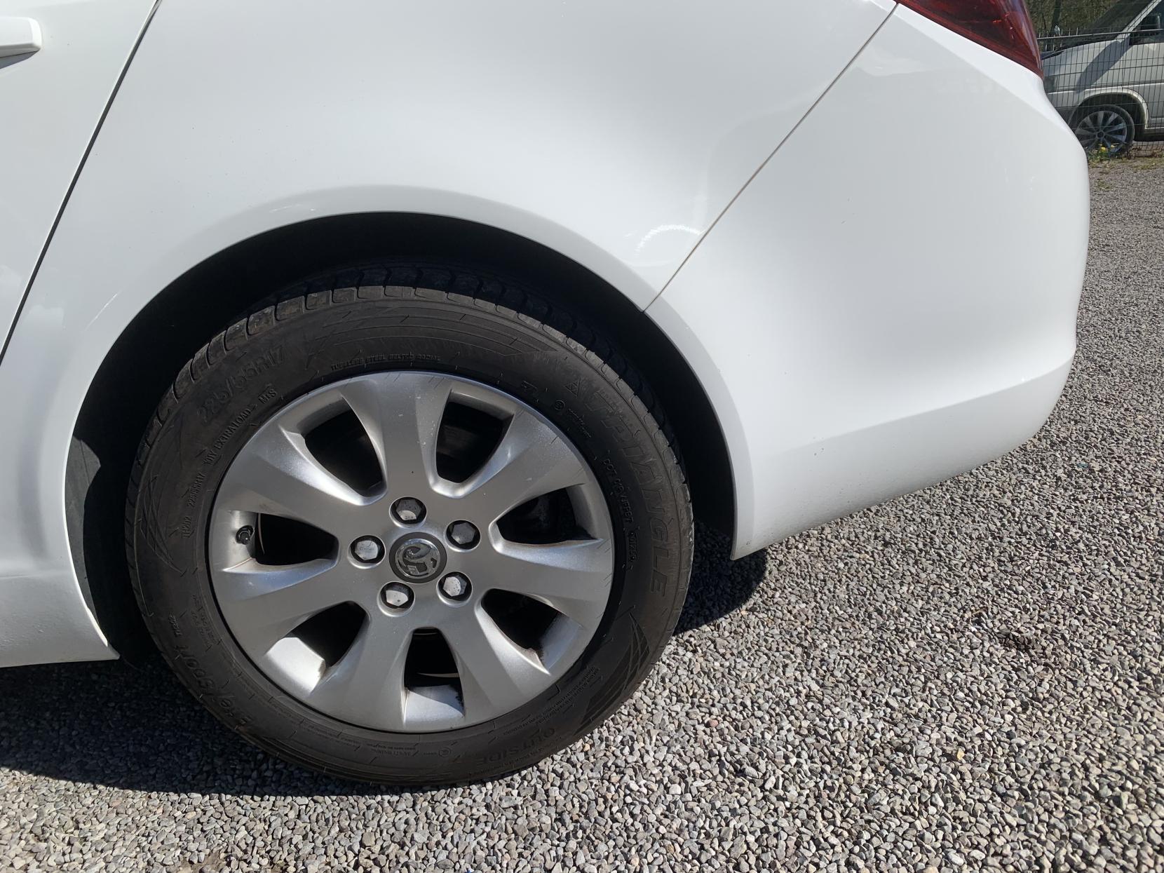 Vauxhall Insignia 2.0 CDTi ecoFLEX SRi Hatchback 5dr Diesel Manual Euro 5 (s/s) (140 ps)