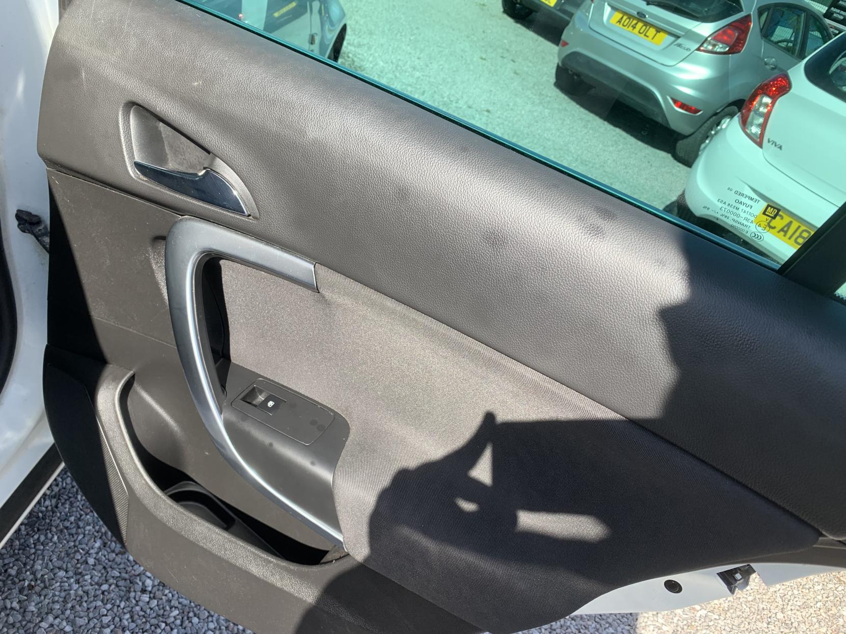 Vauxhall Insignia 2.0 CDTi ecoFLEX SRi Hatchback 5dr Diesel Manual Euro 5 (s/s) (140 ps)