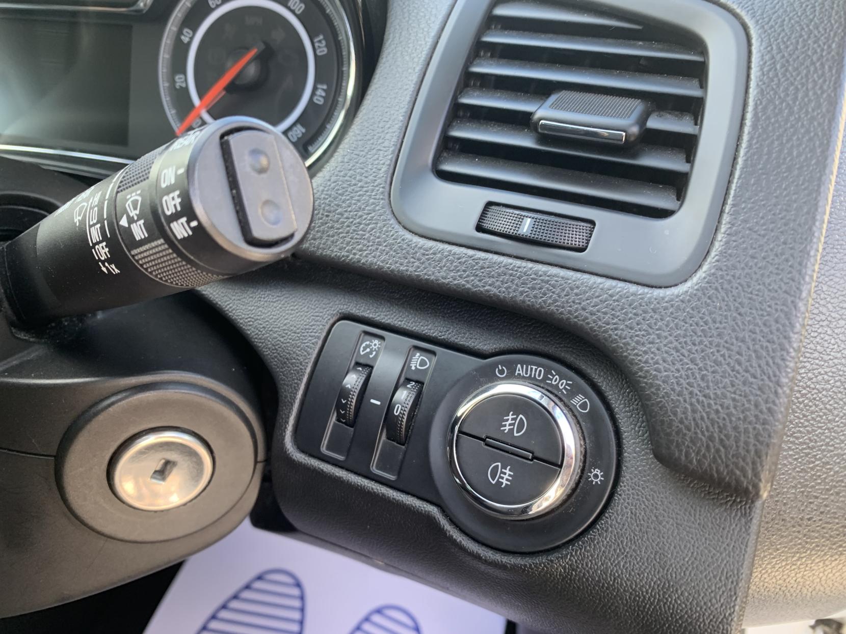 Vauxhall Insignia 2.0 CDTi ecoFLEX SRi Hatchback 5dr Diesel Manual Euro 5 (s/s) (140 ps)