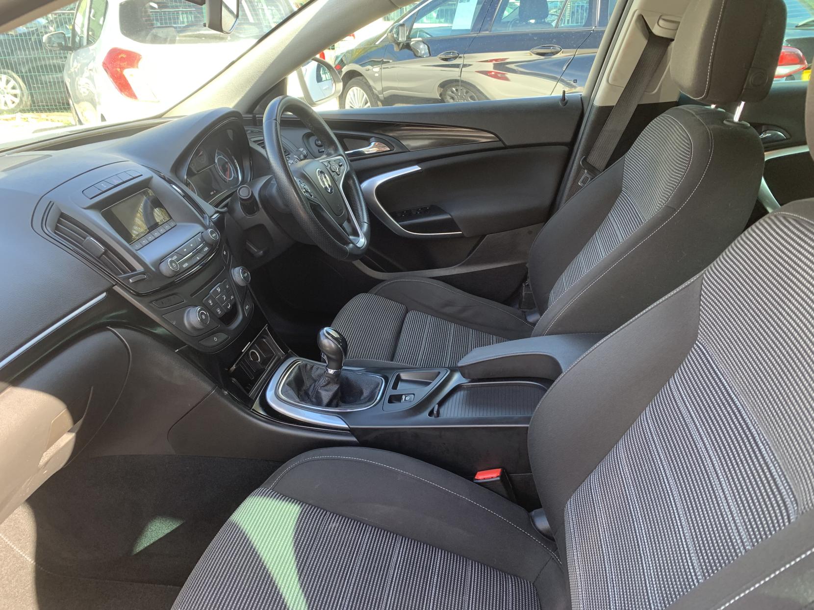 Vauxhall Insignia 2.0 CDTi ecoFLEX SRi Hatchback 5dr Diesel Manual Euro 5 (s/s) (140 ps)