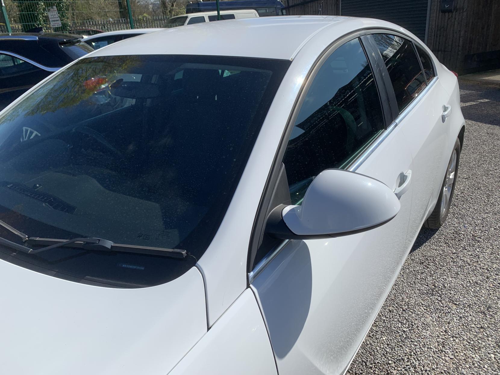 Vauxhall Insignia 2.0 CDTi ecoFLEX SRi Hatchback 5dr Diesel Manual Euro 5 (s/s) (140 ps)