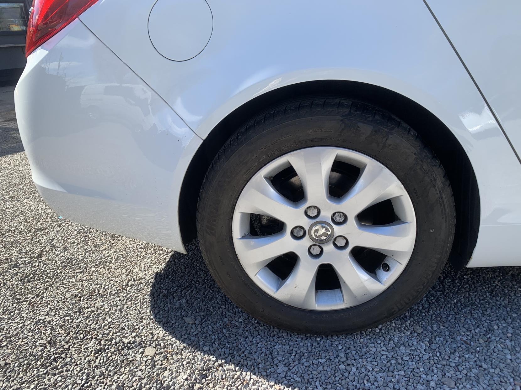 Vauxhall Insignia 2.0 CDTi ecoFLEX SRi Hatchback 5dr Diesel Manual Euro 5 (s/s) (140 ps)