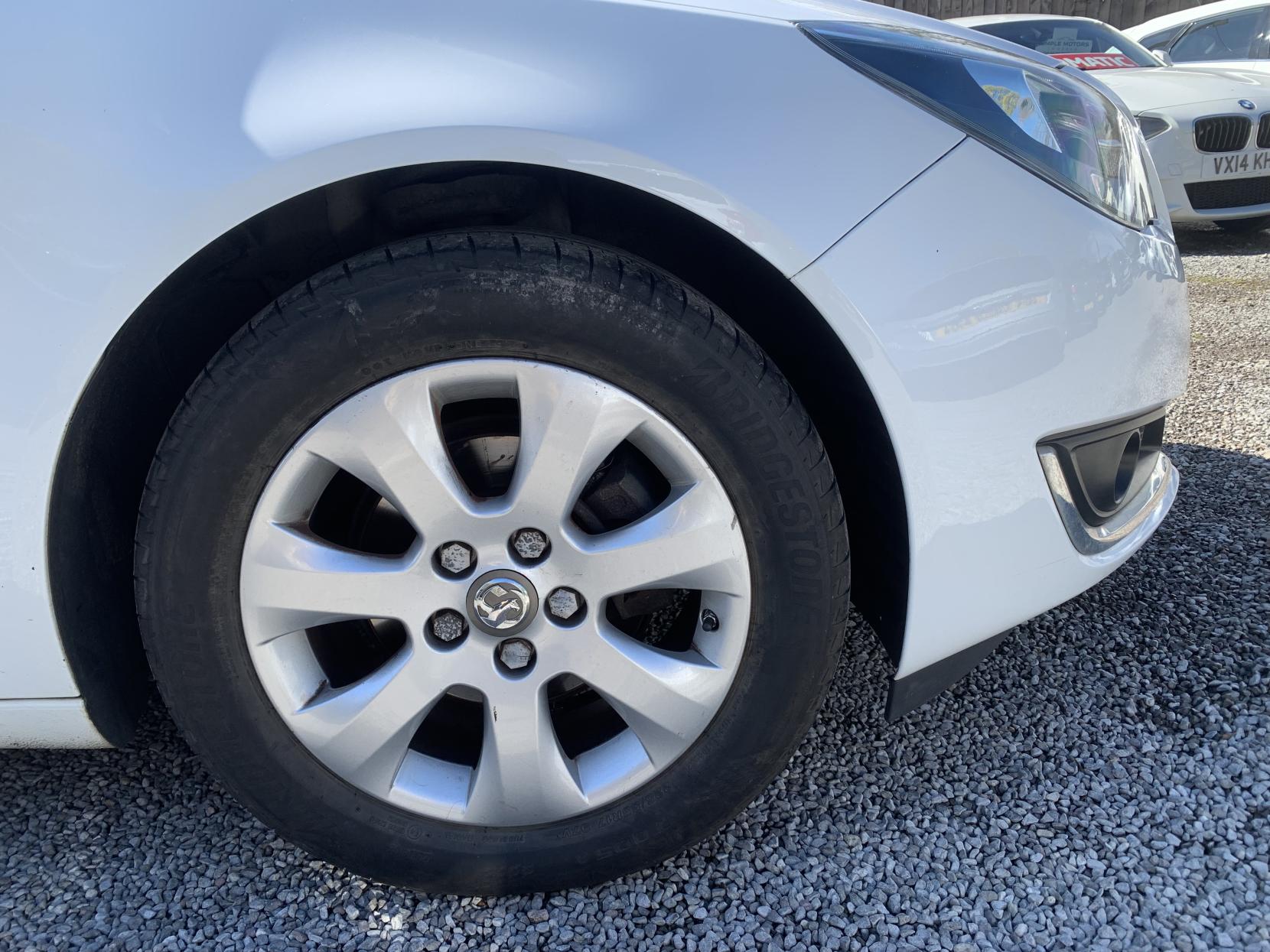 Vauxhall Insignia 2.0 CDTi ecoFLEX SRi Hatchback 5dr Diesel Manual Euro 5 (s/s) (140 ps)