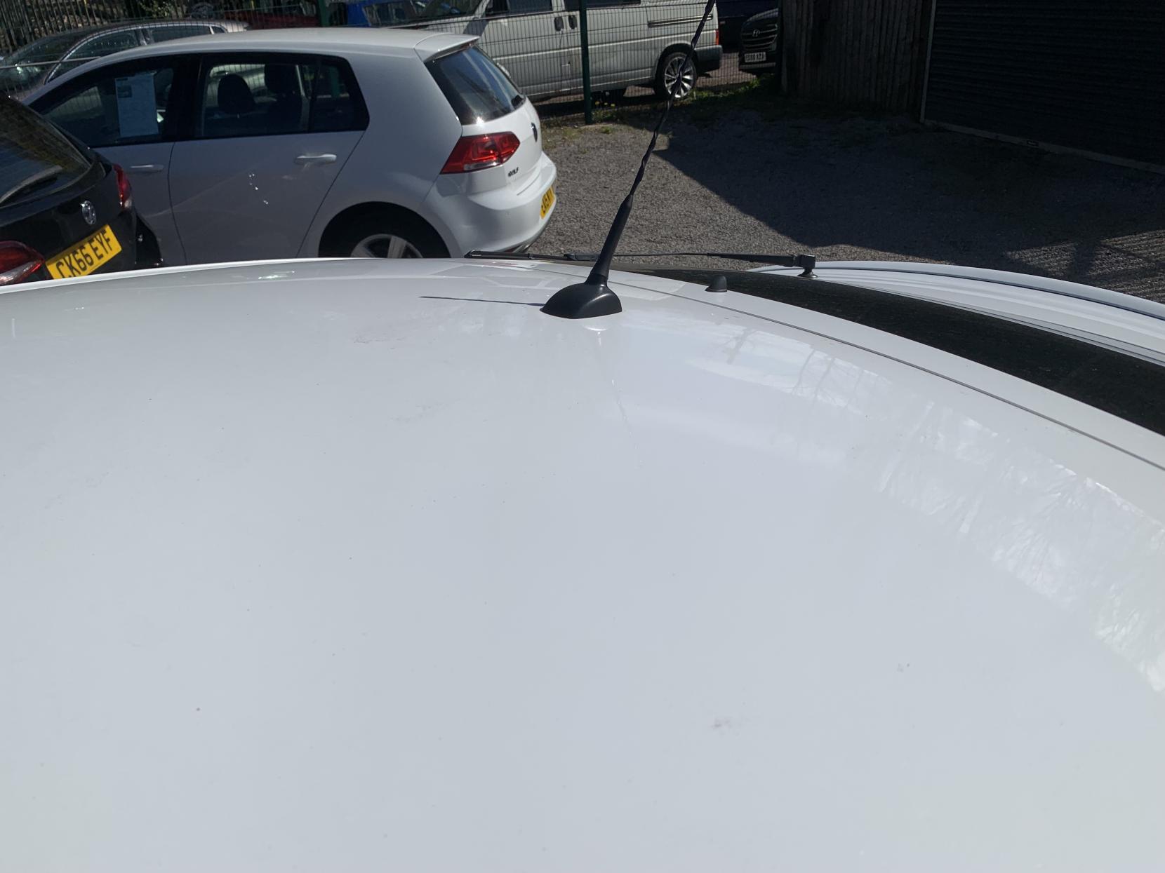 Vauxhall Insignia 2.0 CDTi ecoFLEX SRi Hatchback 5dr Diesel Manual Euro 5 (s/s) (140 ps)