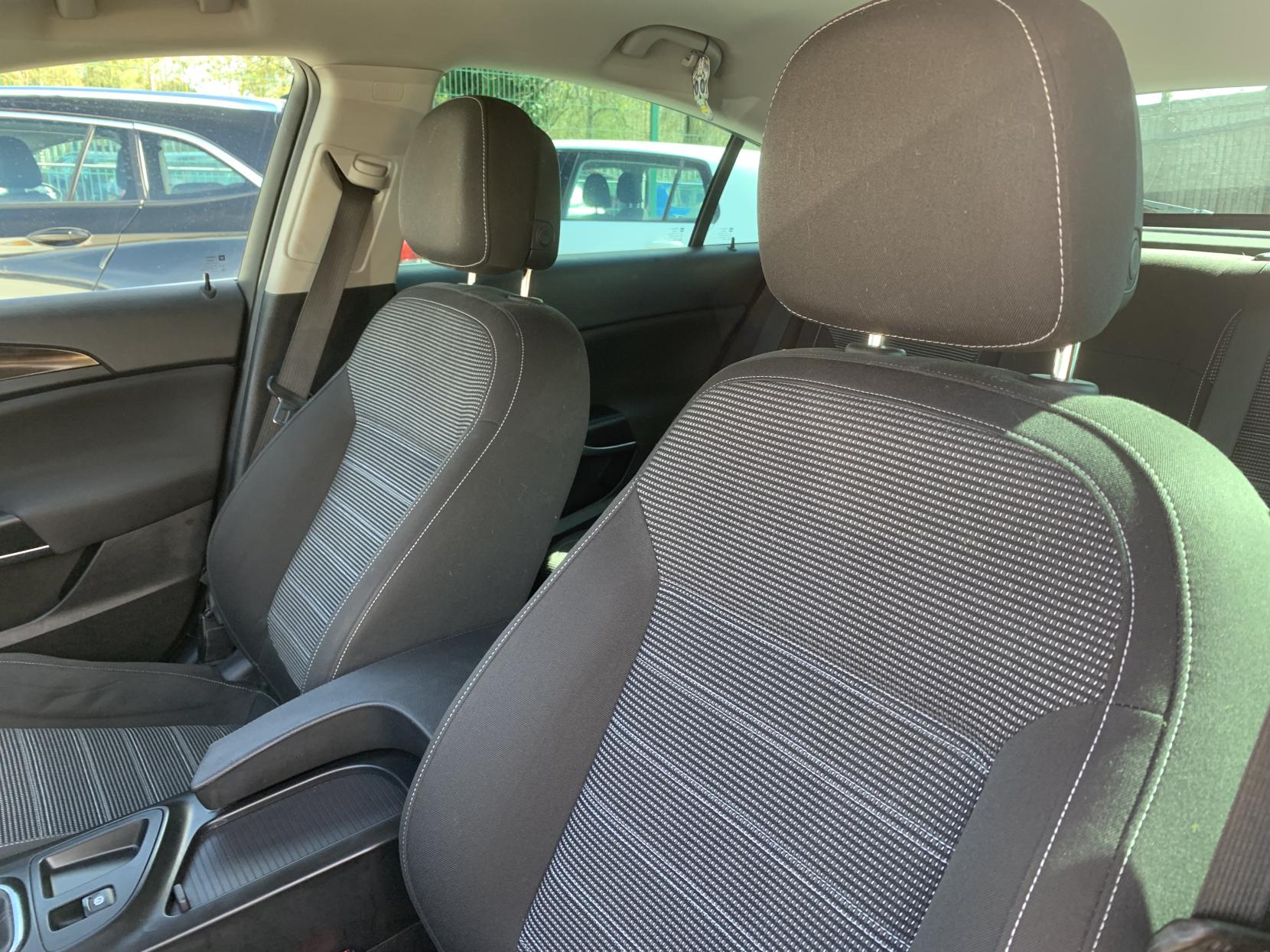 Vauxhall Insignia 2.0 CDTi ecoFLEX SRi Hatchback 5dr Diesel Manual Euro 5 (s/s) (140 ps)