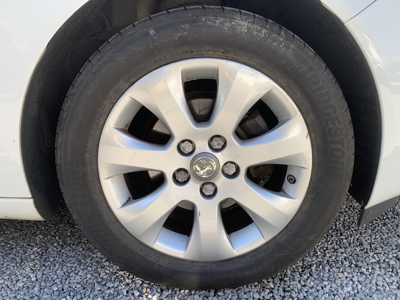 Vauxhall Insignia 2.0 CDTi ecoFLEX SRi Hatchback 5dr Diesel Manual Euro 5 (s/s) (140 ps)