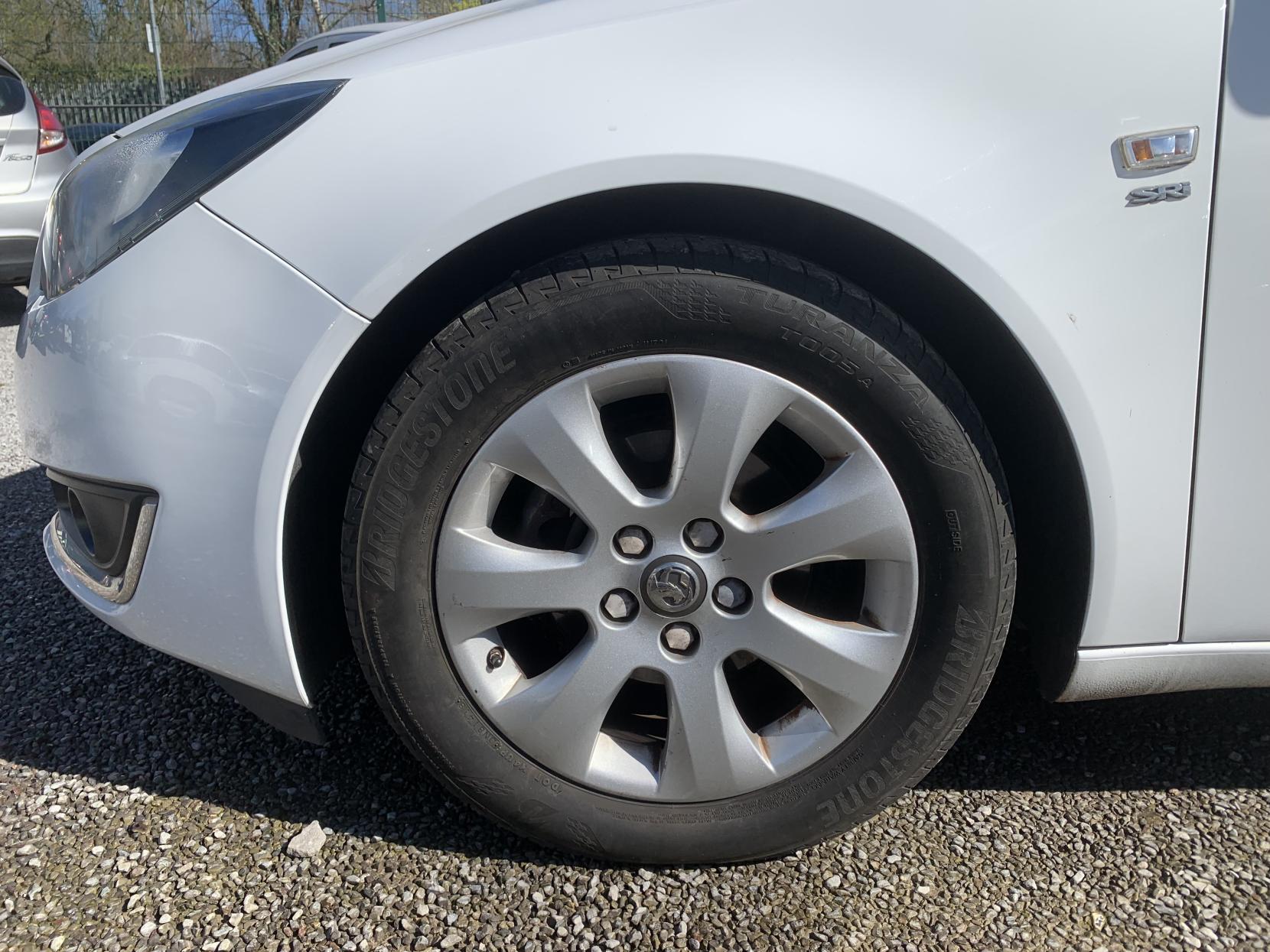 Vauxhall Insignia 2.0 CDTi ecoFLEX SRi Hatchback 5dr Diesel Manual Euro 5 (s/s) (140 ps)