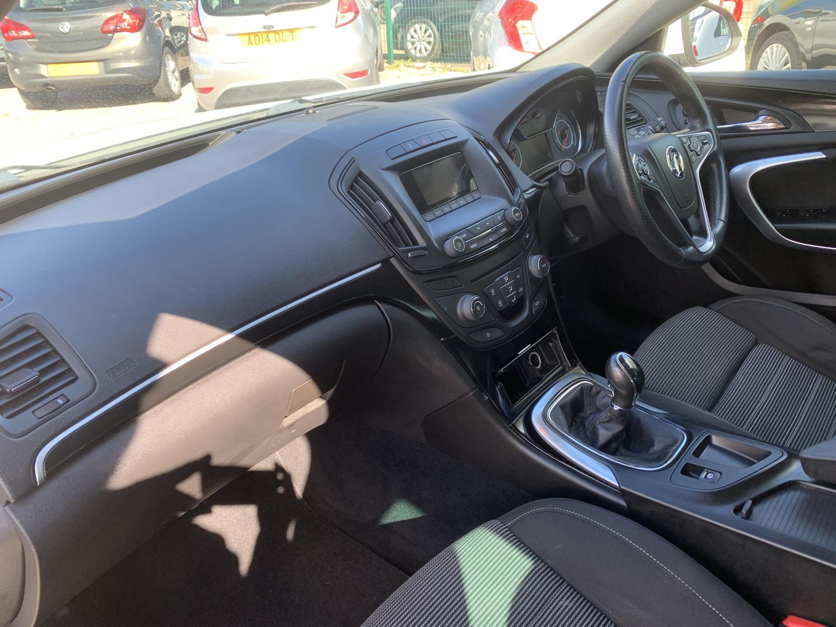 Vauxhall Insignia 2.0 CDTi ecoFLEX SRi Hatchback 5dr Diesel Manual Euro 5 (s/s) (140 ps)