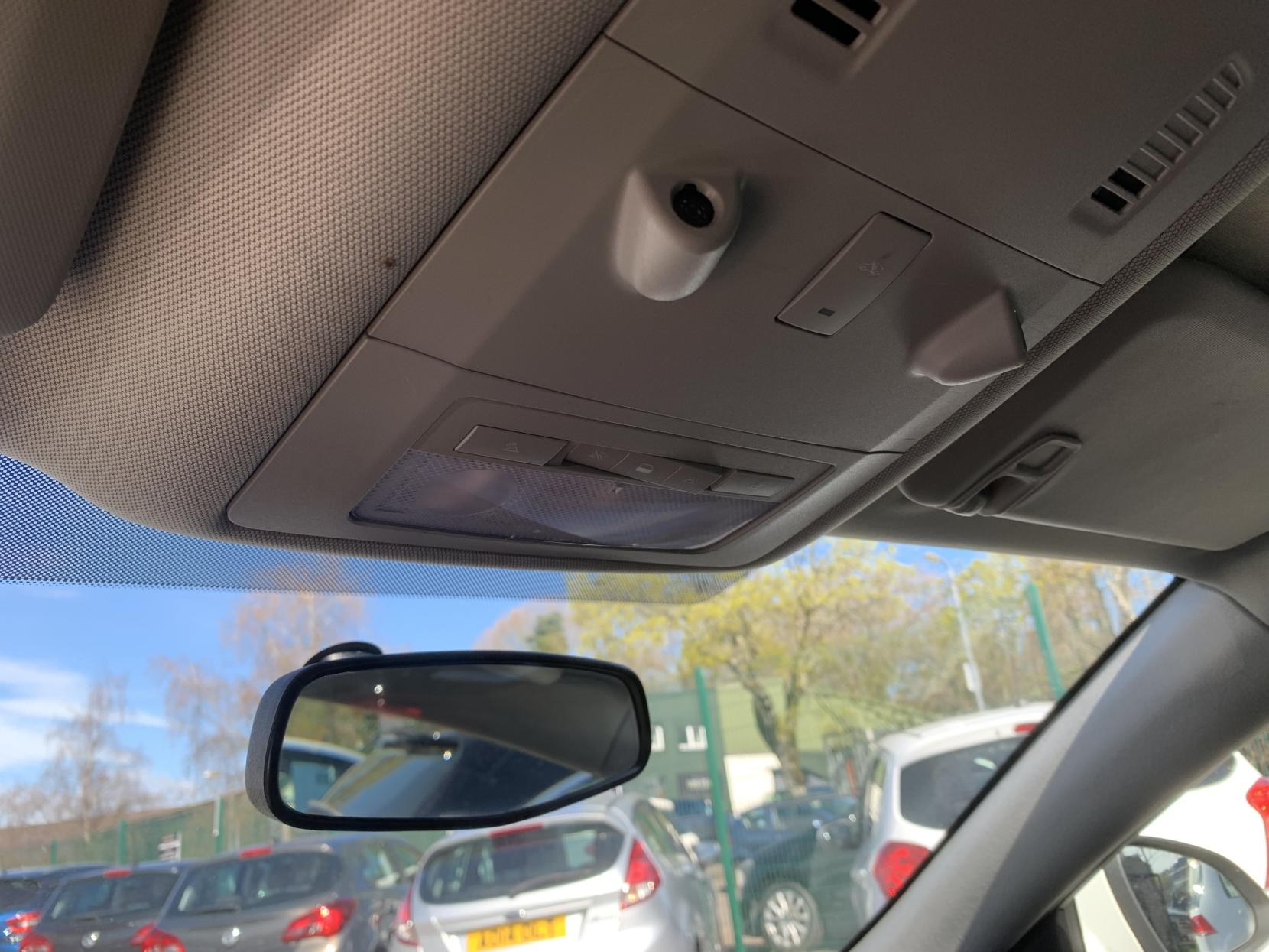 Vauxhall Insignia 2.0 CDTi ecoFLEX SRi Hatchback 5dr Diesel Manual Euro 5 (s/s) (140 ps)