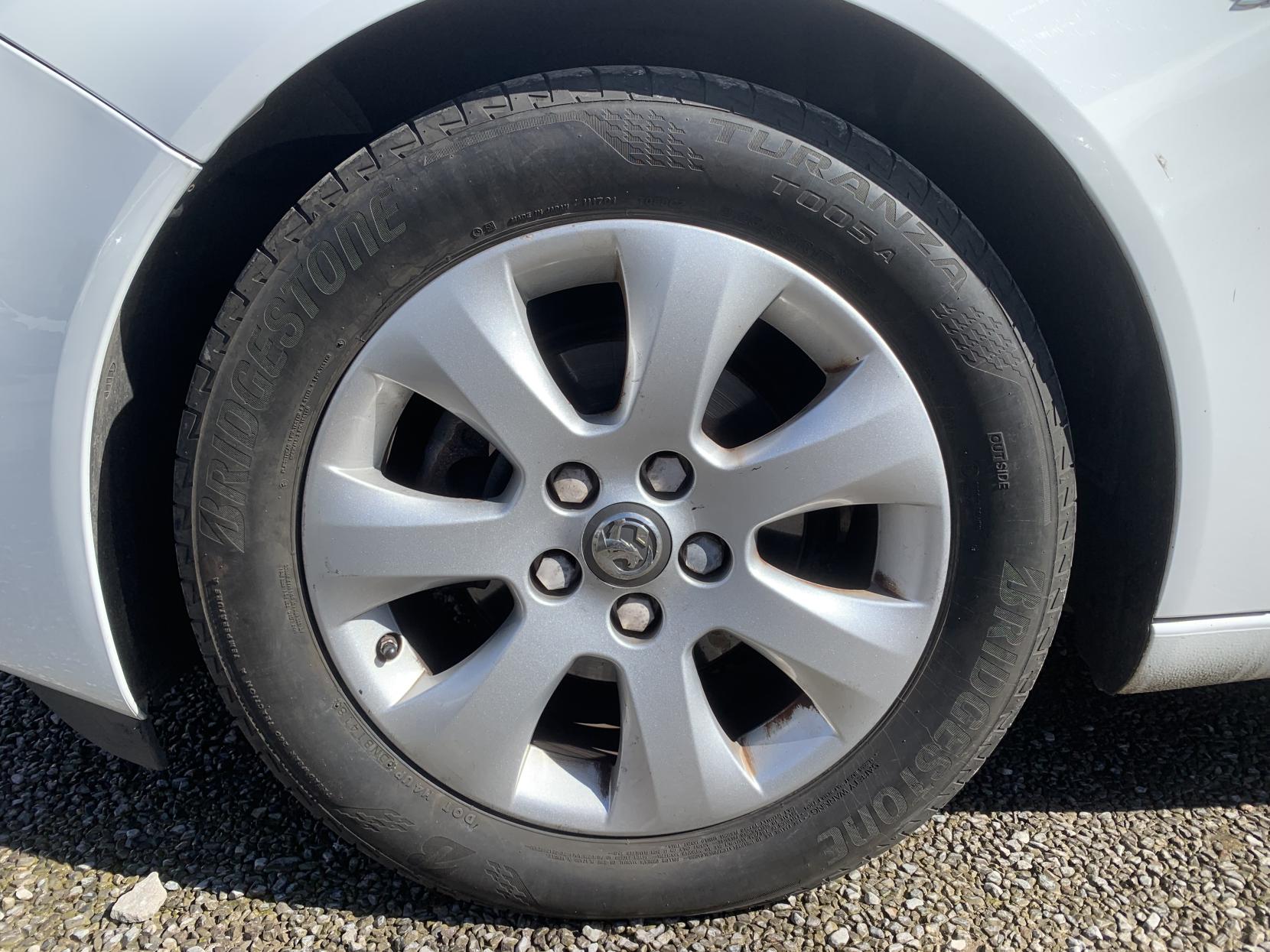 Vauxhall Insignia 2.0 CDTi ecoFLEX SRi Hatchback 5dr Diesel Manual Euro 5 (s/s) (140 ps)