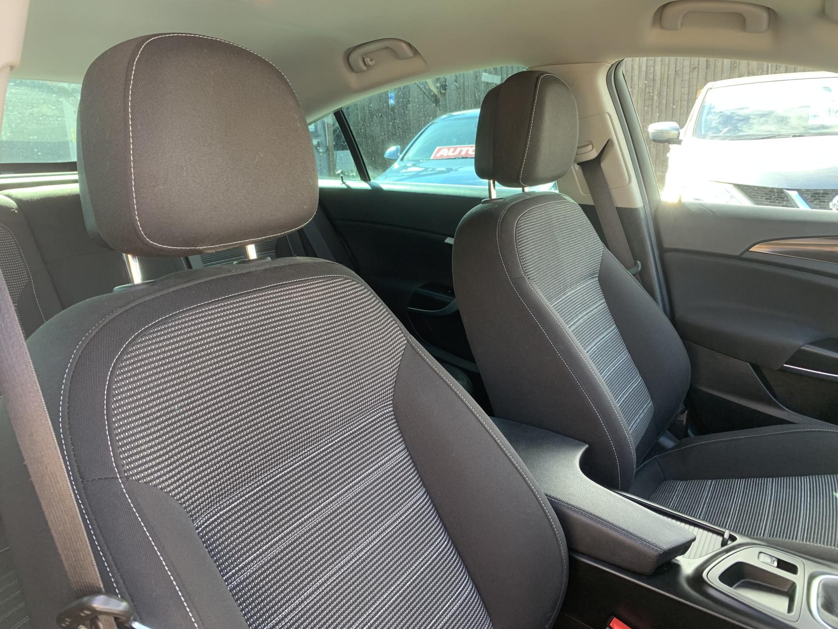 Vauxhall Insignia 2.0 CDTi ecoFLEX SRi Hatchback 5dr Diesel Manual Euro 5 (s/s) (140 ps)