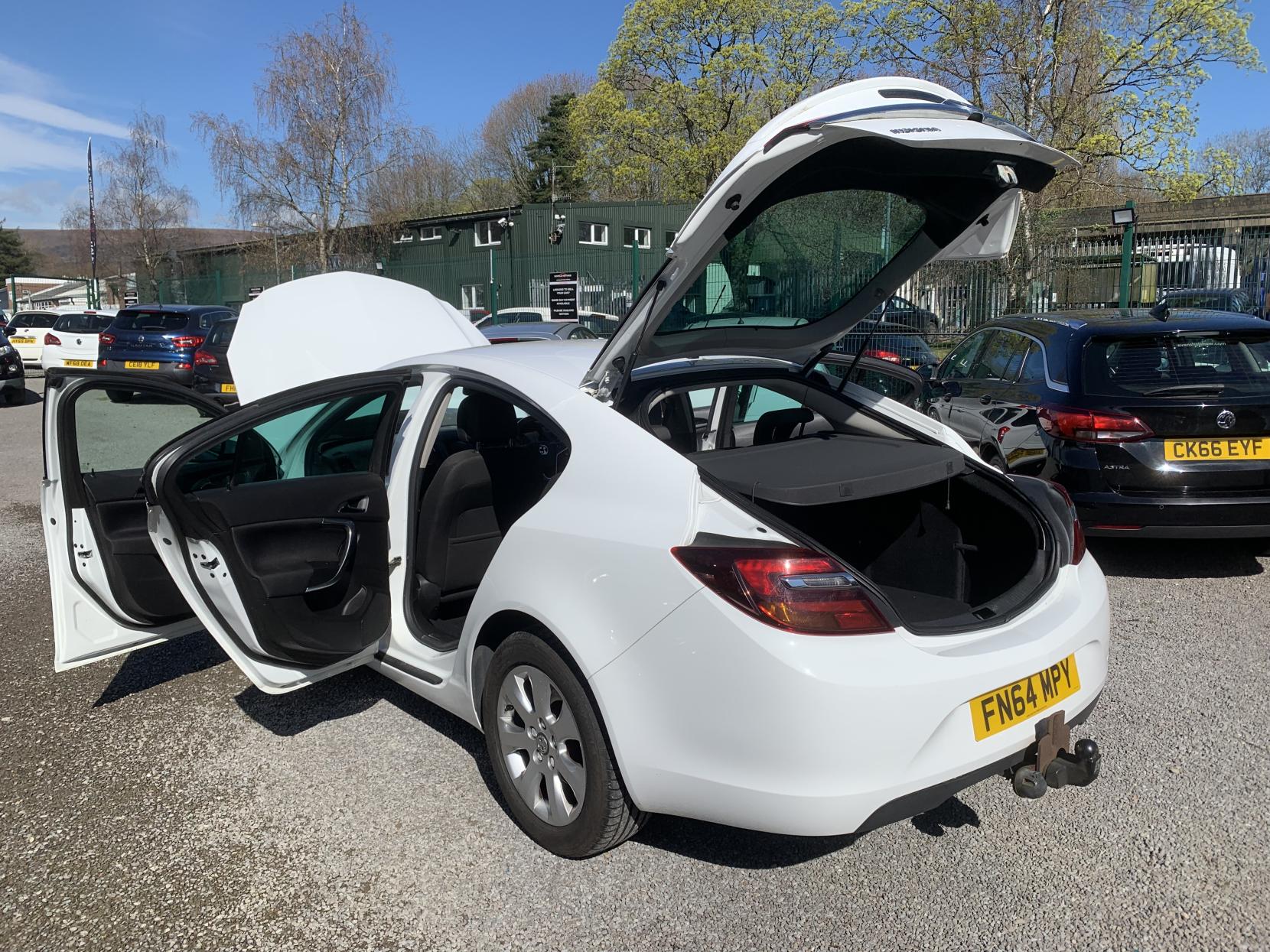 Vauxhall Insignia 2.0 CDTi ecoFLEX SRi Hatchback 5dr Diesel Manual Euro 5 (s/s) (140 ps)