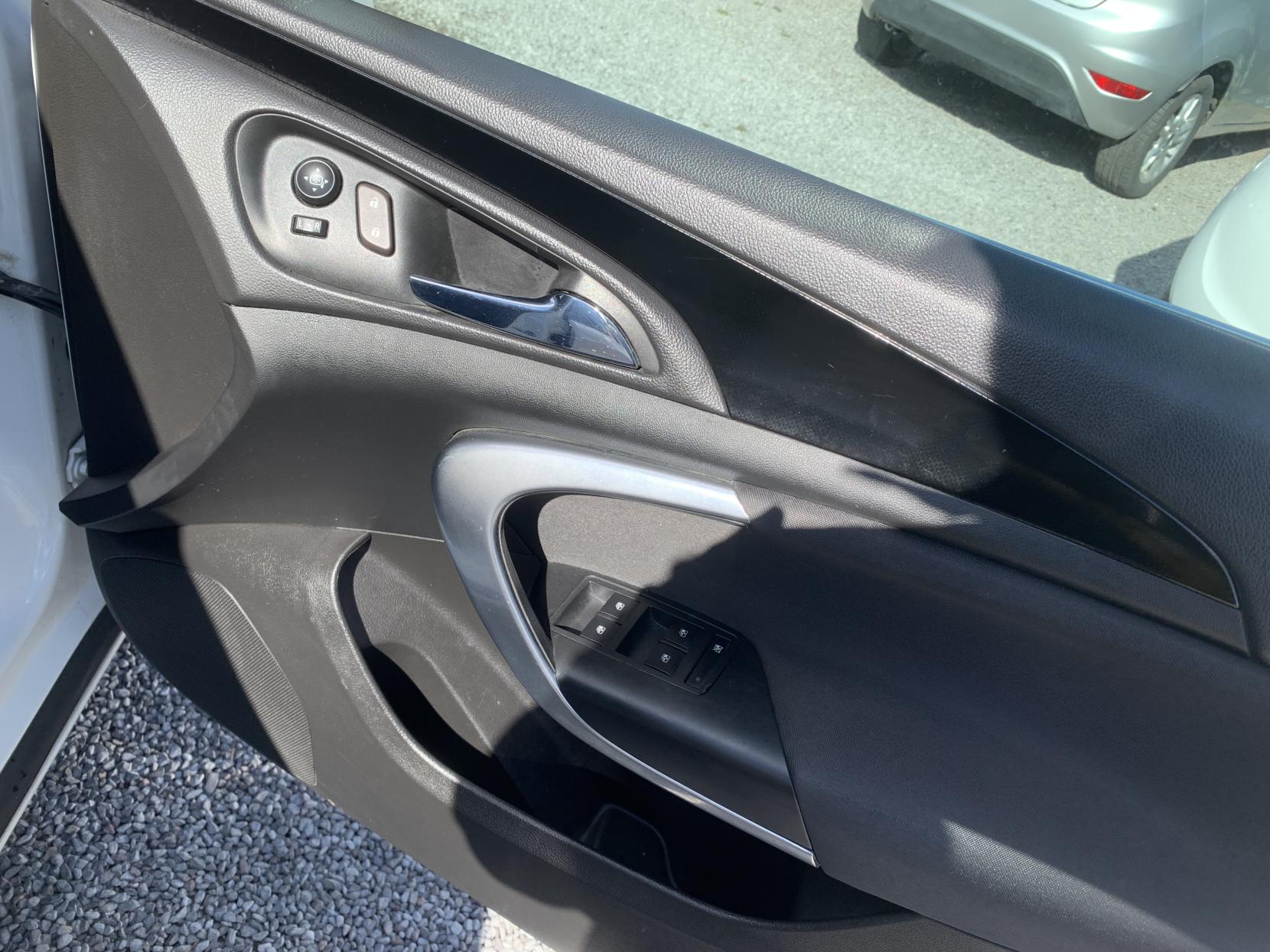 Vauxhall Insignia 2.0 CDTi ecoFLEX SRi Hatchback 5dr Diesel Manual Euro 5 (s/s) (140 ps)