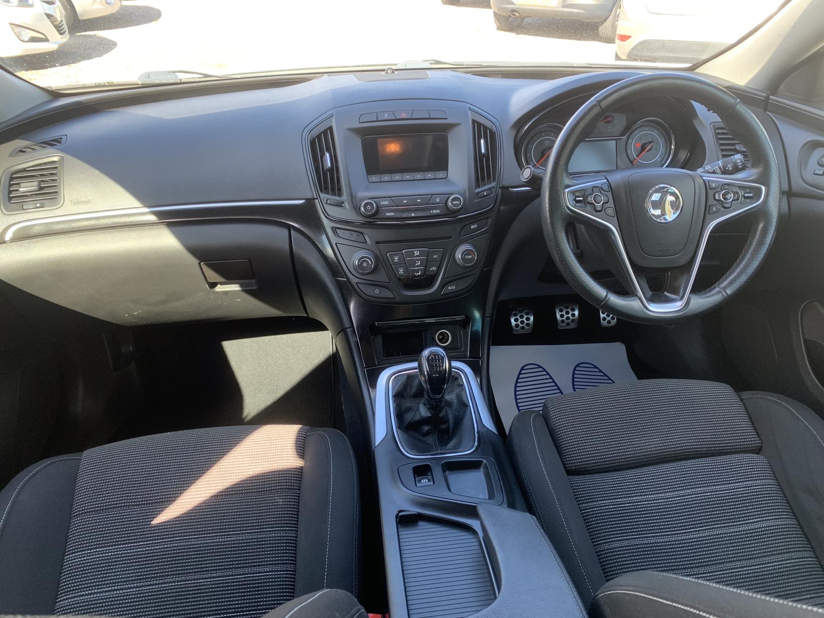 Vauxhall Insignia 2.0 CDTi ecoFLEX SRi Hatchback 5dr Diesel Manual Euro 5 (s/s) (140 ps)