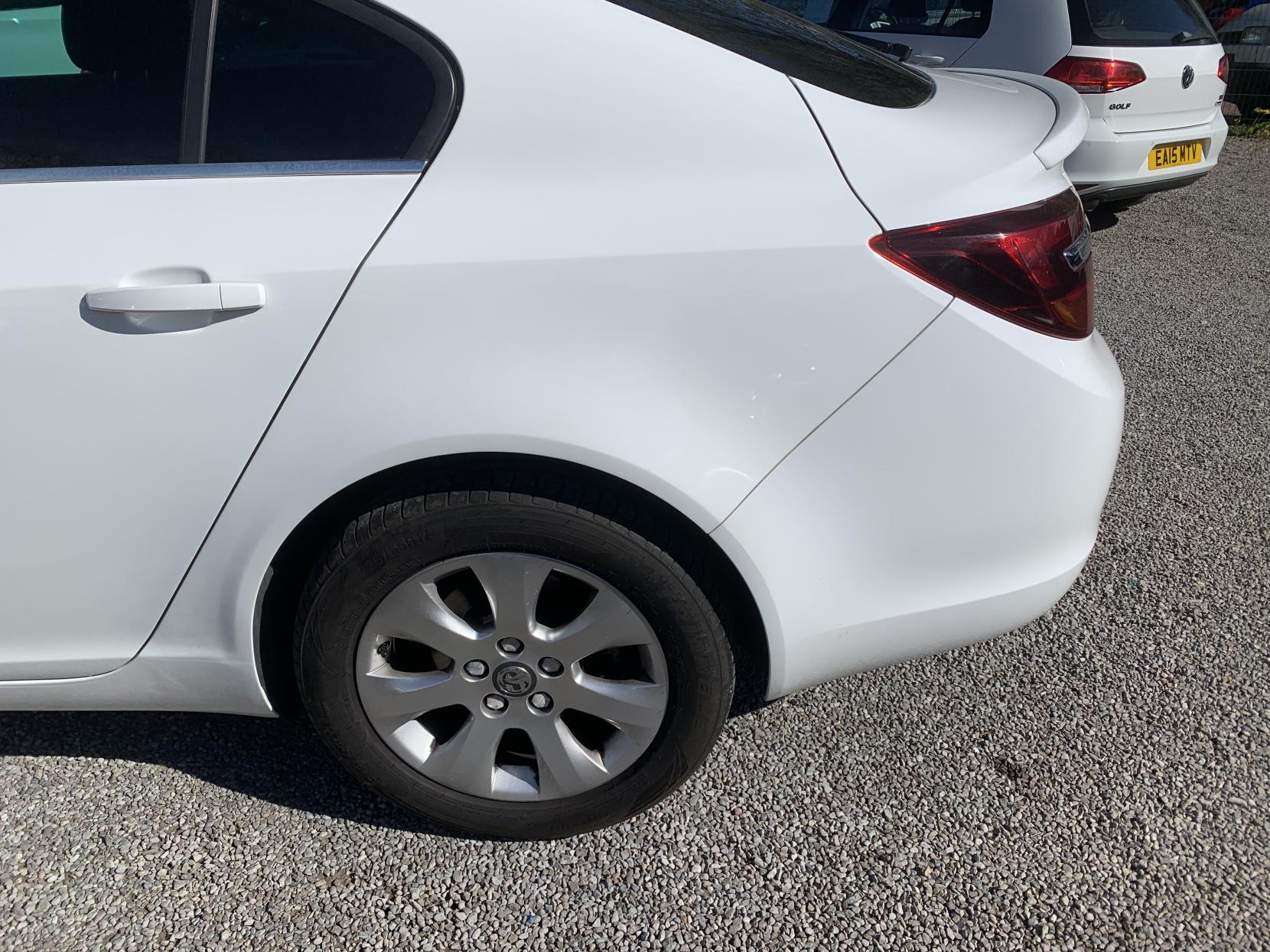 Vauxhall Insignia 2.0 CDTi ecoFLEX SRi Hatchback 5dr Diesel Manual Euro 5 (s/s) (140 ps)