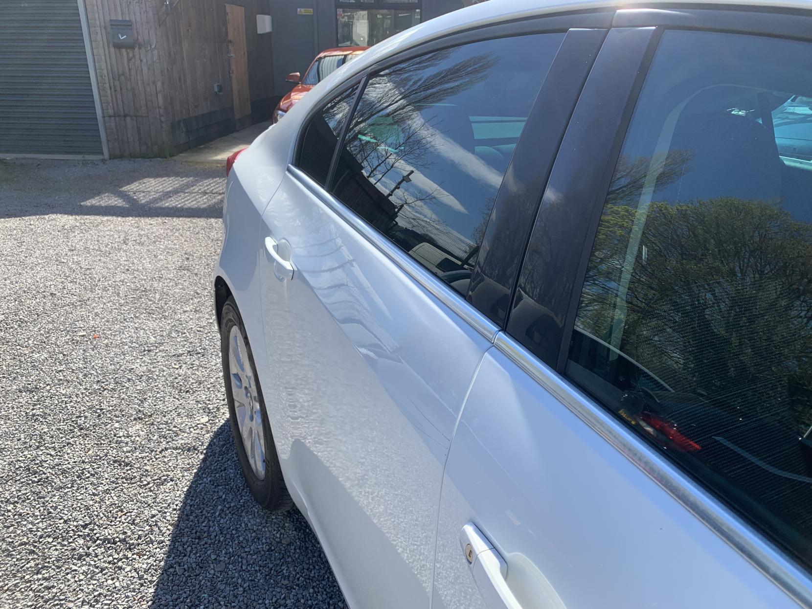 Vauxhall Insignia 2.0 CDTi ecoFLEX SRi Hatchback 5dr Diesel Manual Euro 5 (s/s) (140 ps)