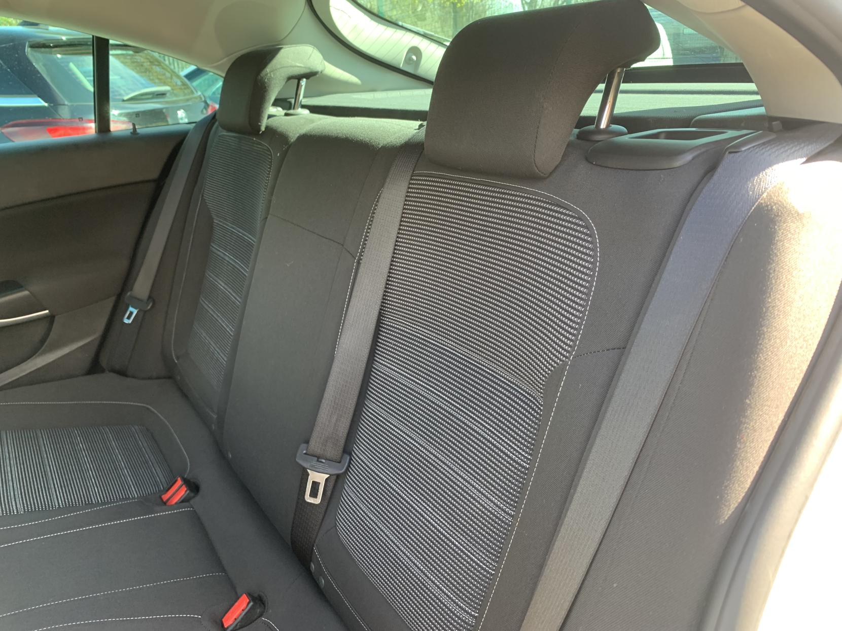 Vauxhall Insignia 2.0 CDTi ecoFLEX SRi Hatchback 5dr Diesel Manual Euro 5 (s/s) (140 ps)