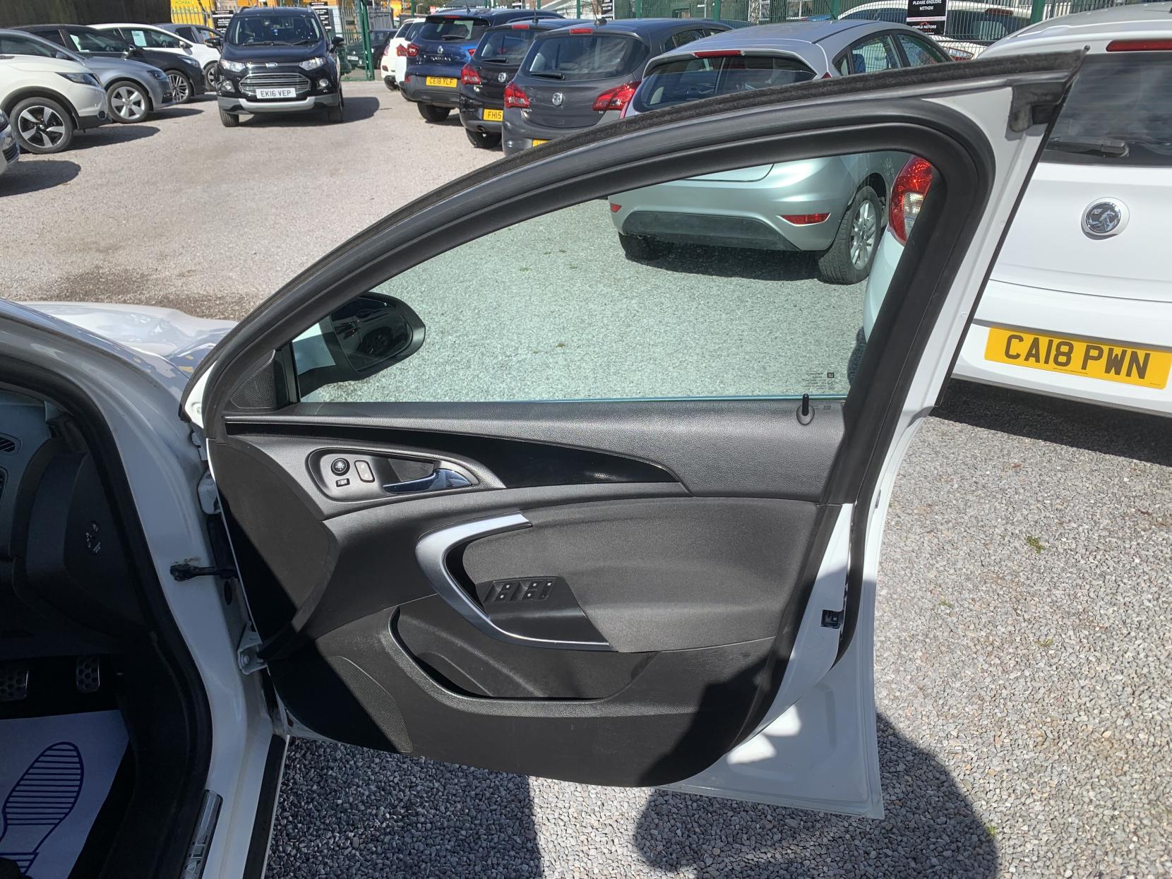 Vauxhall Insignia 2.0 CDTi ecoFLEX SRi Hatchback 5dr Diesel Manual Euro 5 (s/s) (140 ps)