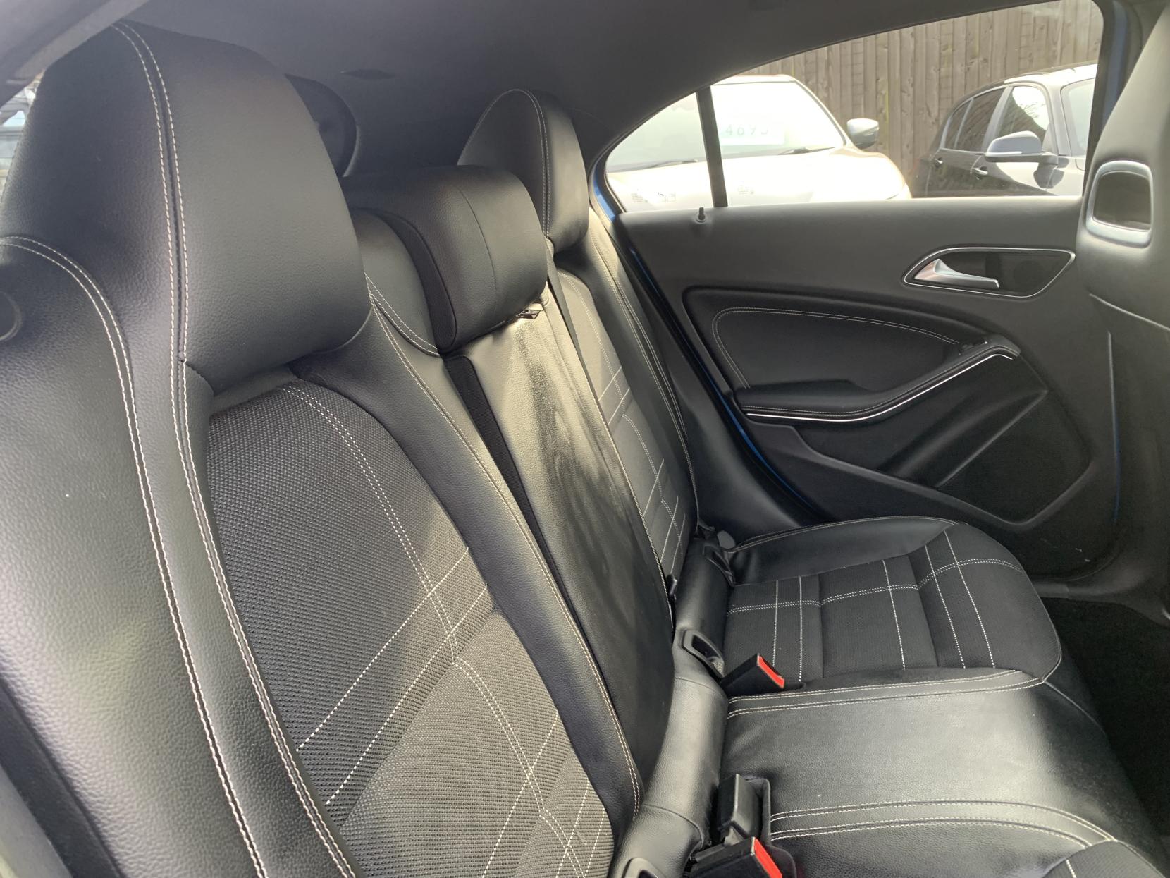 Mercedes-Benz A Class 1.8 A200 CDI Sport Hatchback 5dr Diesel Manual Euro 5 (s/s) (136 ps)